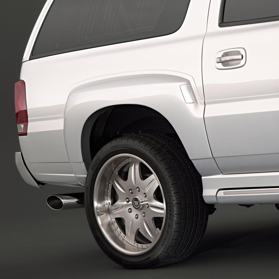  Cadillac Escalade ESV Executive Edition Concept 2003 года  (фото 13 из 16)